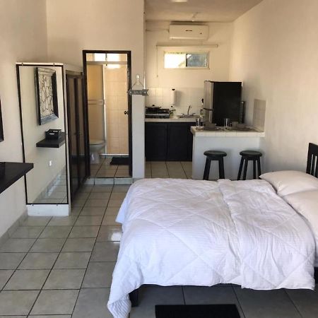 The Next Door Black And White Studio In Cabo Apartment Cabo San Lucas Exterior photo